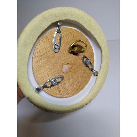 Robin Bird Perched On Leaves Bisque Figure Porcelain Pottery Music Box Vintage - Picture 3 of 5